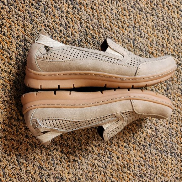 BOC Slip On, Tan/Brown,  Size 7.5 Shoe - Picture 4 of 8